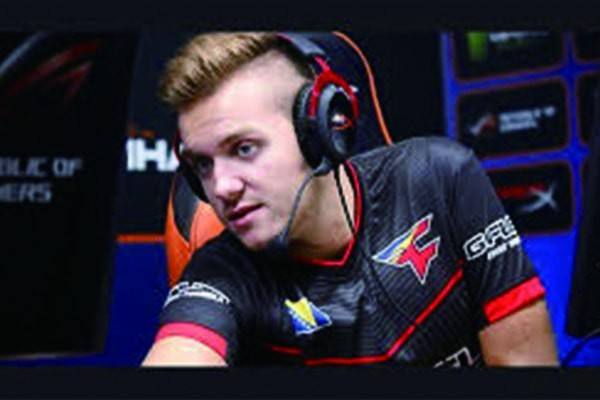 扑克中期如何判断形势（扑克中期的局势判断方法）